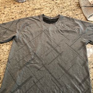 Lululemon men’s large metal vent shirt